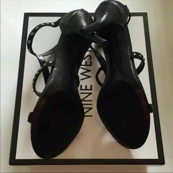 NWT NINE WEST STUDDED HEELS - size 8.5. - Picture 4 of 4